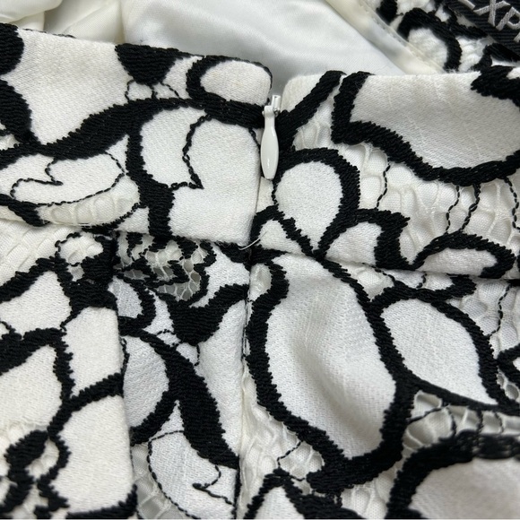 Express Shorts Womens 2 Lace Floral Cut Out 3D Pockets Zip Up Closure Office - Picture 4 of 4